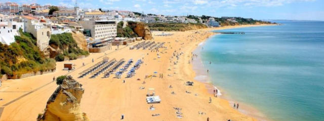 Praia do Peneco (ou do Túnel) em Albufeira, Distrito de Faro (Algarve), Sul de Portugal &copy; / Images of Portugal