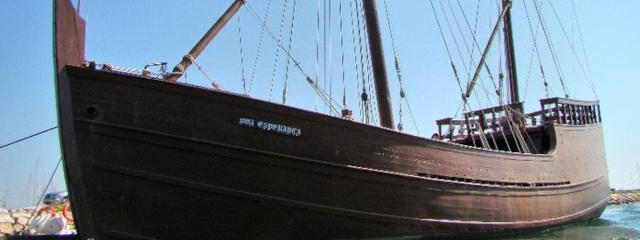Réplica de uma Caravela no porto de Lagos, Distrito de Faro, Algarve &copy; Lacobrigo / CC