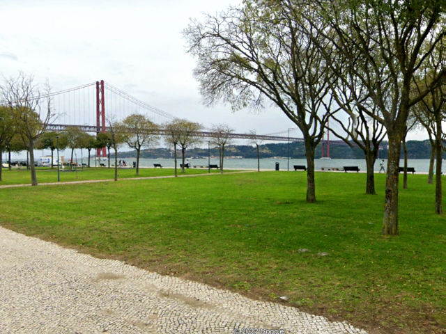 Ponte 25 de Abril sobre o Rio Tejo, Freguesia de Alcântara, Lisboa &copy; Google Earth Pro