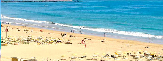 Praia em Portimão, Distrito de Faro, Algarve &copy; Images of Portugal